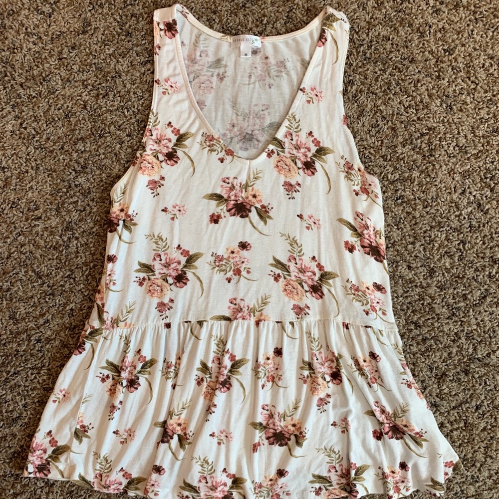 Women’s Dressy Sleeveless Shirt. Size medium.